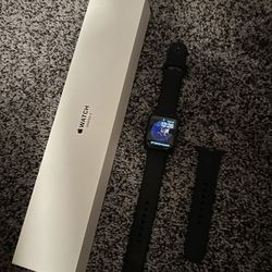 Apple Watch Series 3 42mm Space Gray Aluminum Case GPS model