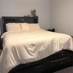 Emily Queen Size Bed 