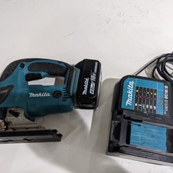 XVJ03 

18V® Lithium‑Ion Cordless Jig Saw Battery And Charger 

