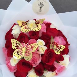 Flower Arrangements/ Ramo Buchon