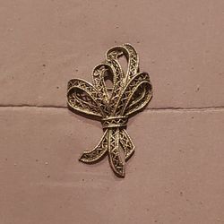 Vintage Metal Bow Brooch Pin