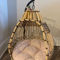 Cat aBed with Bamboo Frame - Like New