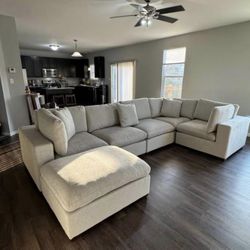 Thomasville Lowell 6-Piece Modular Sectional – Like New Display Model