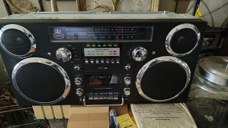 GPO Brooklyn retro boombox