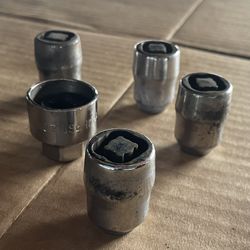 Wheel Locking Lug Nuts With Lock Key
