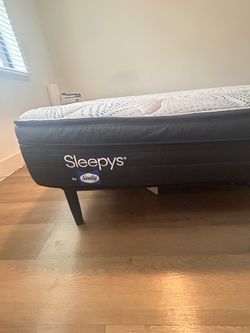 Queen Mattress – Sealy Medium Euro Pillow Top, Like New