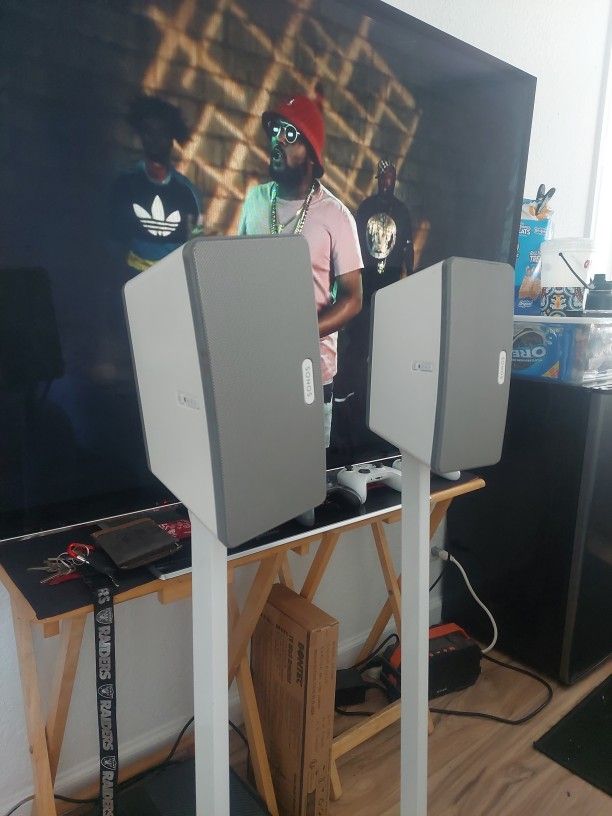 Sonos 3.. W /Stands.. $50..obo..