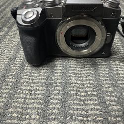 Panasonic LUMIX G7  Mirrorless Camera 