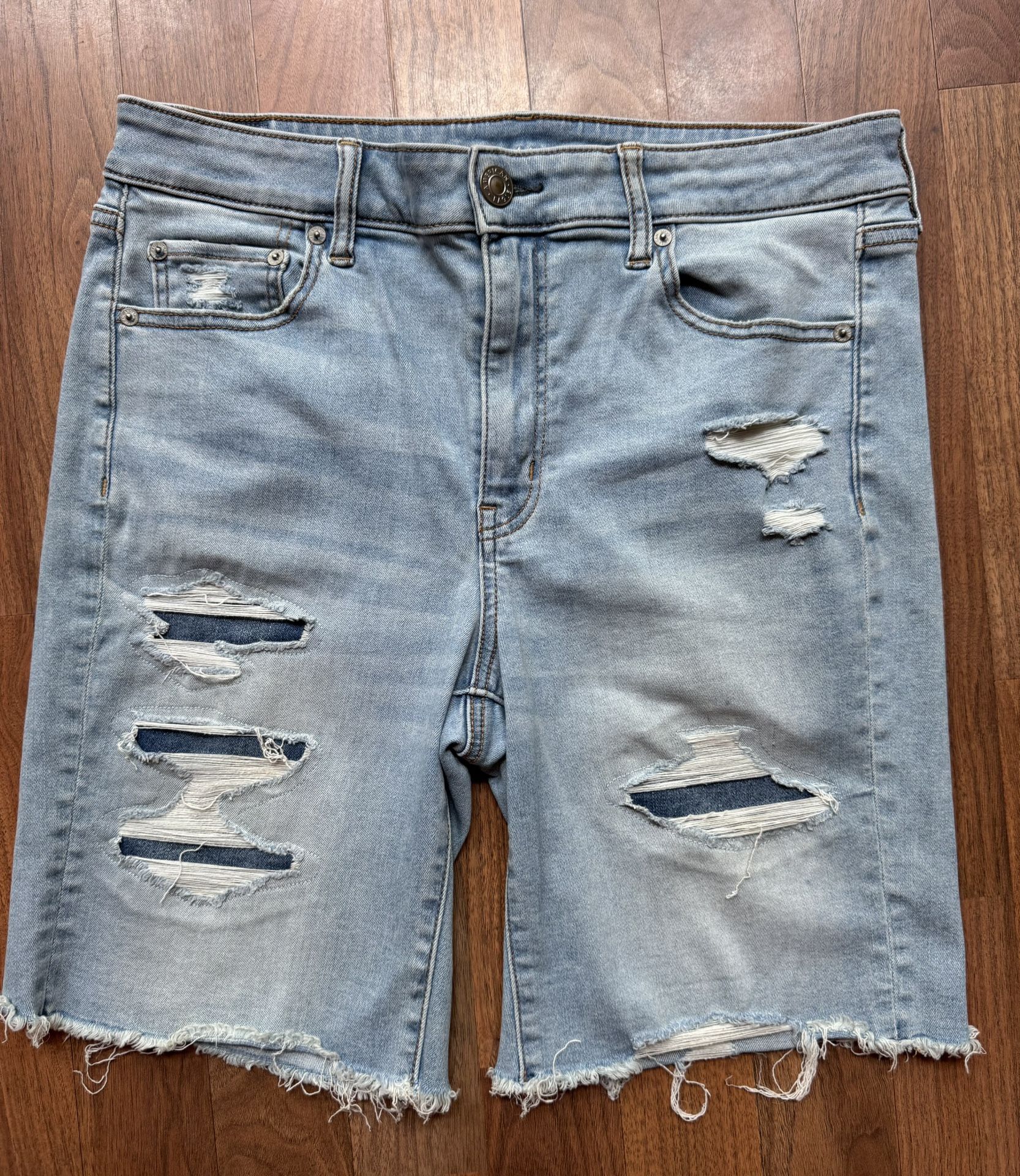 American Eagle Womens Sz 14 Hi Rise Skinny Bermuda Short Distressed Patched EUC