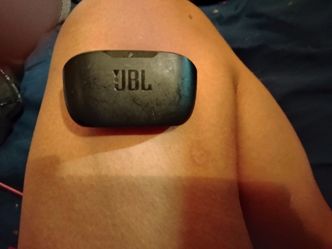 JBL vibe earbugs