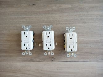 GFCI Electric Outlets Lot Of 3