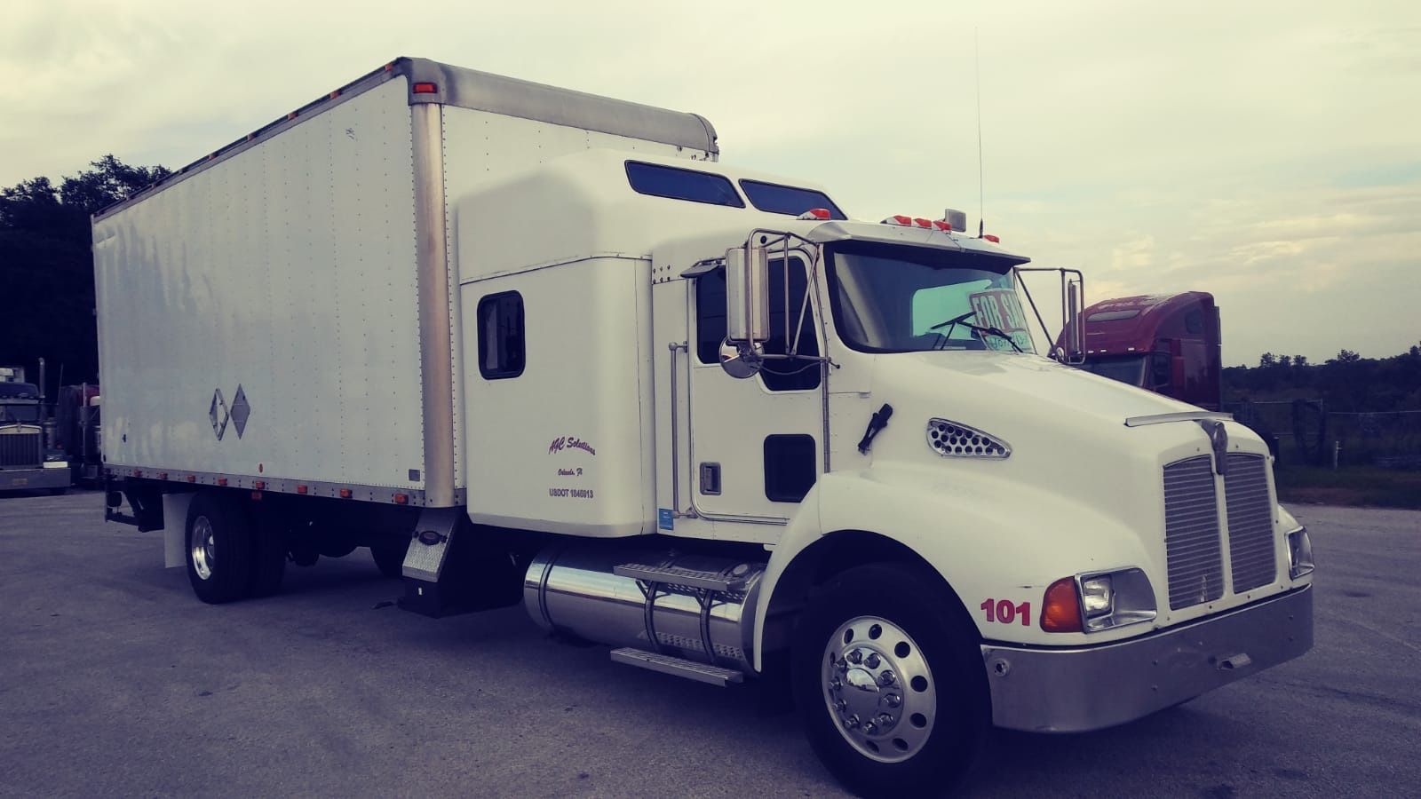 2000 Kenworth box truck 24 ft sleeper