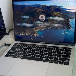 MacBook Pro (13-inch, 2017, Four Thunderbolt 3 ports) 