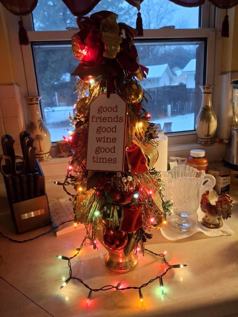 BEAUTIFUL VINTAGE SMALL CHRISTMAS TREE WITH LOTS OF LIGHTS PERFECT CONDITION