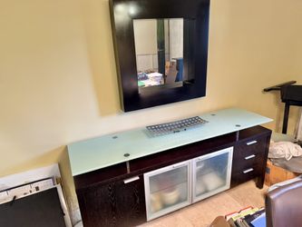 *** BUFFET TABLE / SIDEBOARD / TV STAND / CONSOLE / DRESSER + MIRROR- EXCELLENT!