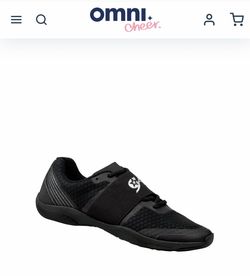 Cheer shoes