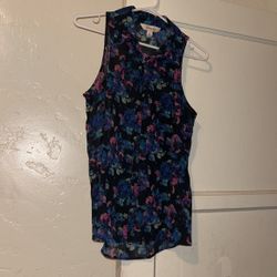 Used Women’s Shirt Size Medium