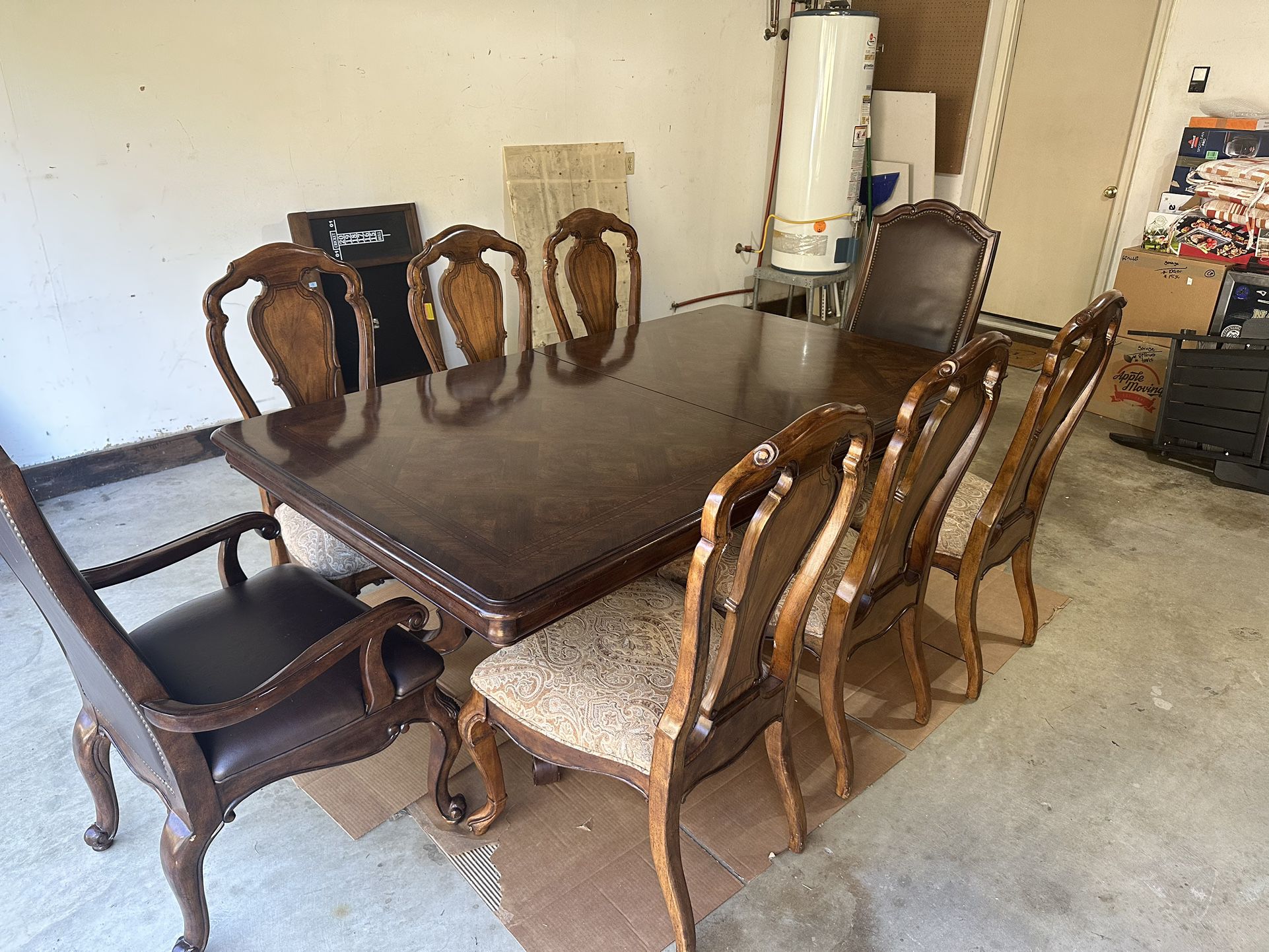 Thomasville Furniture Dining Room Table and Chair Set