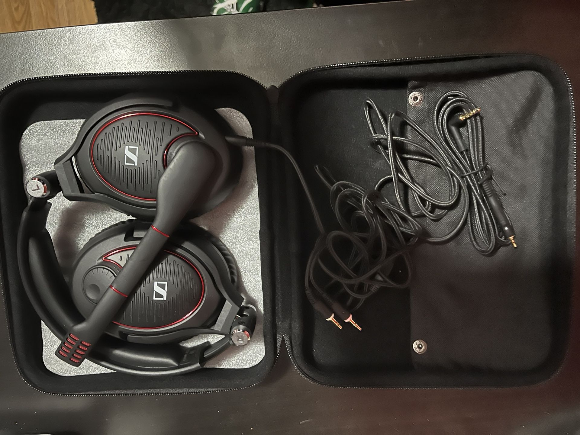 Headphones With Microphone