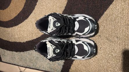 Balenciaga runner. Black/white