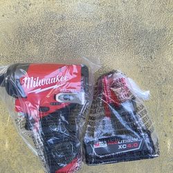 Milwaukee M12 Impact Driver With 4Ah Battery