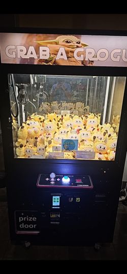Grab A Grogu Claw Maching