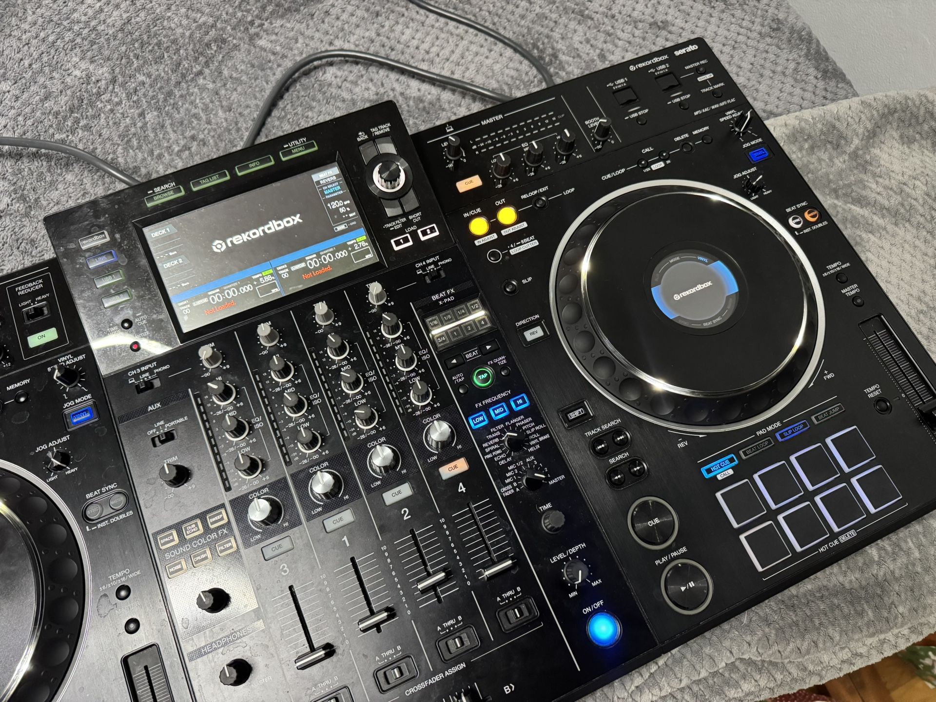 Pioneer Dj XDJ-XZ - Professional all-in-one DJ system - 4 Channel Mixer