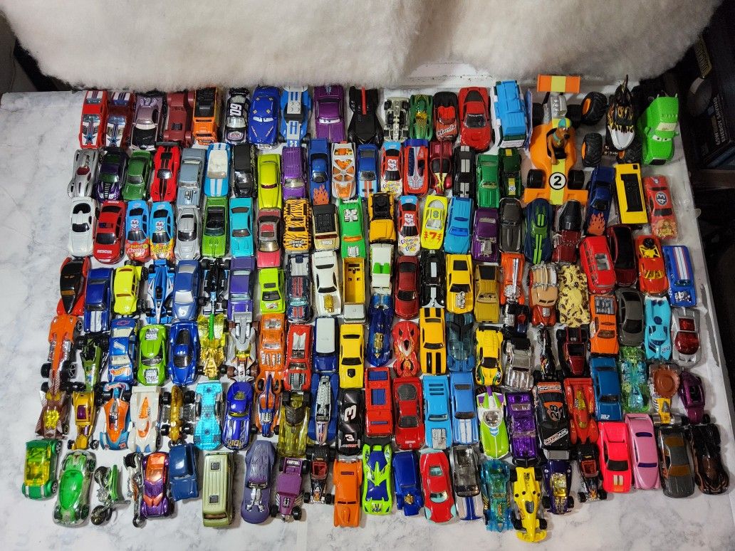 Huge Lot of 150 Vintage Hot Wheels Diecast Cars, Hot Rods ,cast Trucks Disney Pixar Toy story