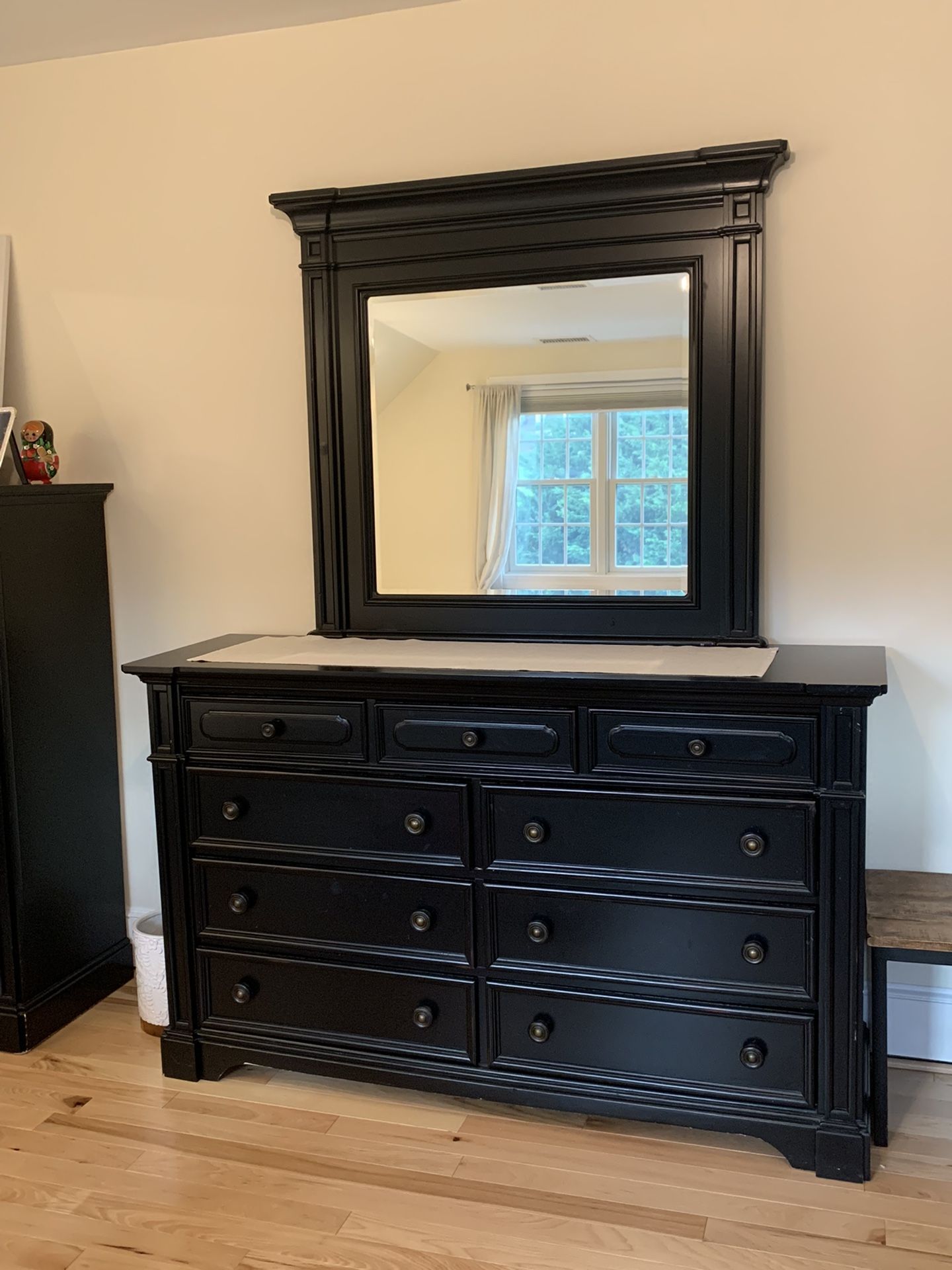 Queen Bedroom Set - 2 Dressers, Nightstand, Mirror, Queen Headboard And Baseboard