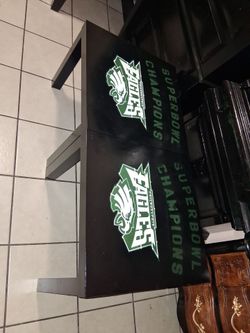 2x eagles side tables