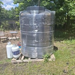 1000 gal. water tank