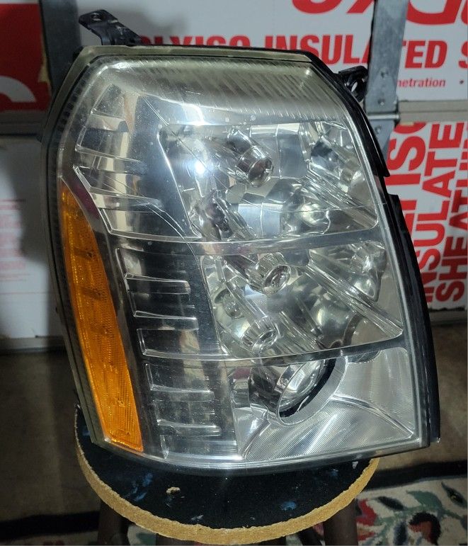 Set of Headlights For 2007 -09  Escalade Ext.