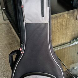 road runner acoustic guitar bag all working no issues. All zippers 