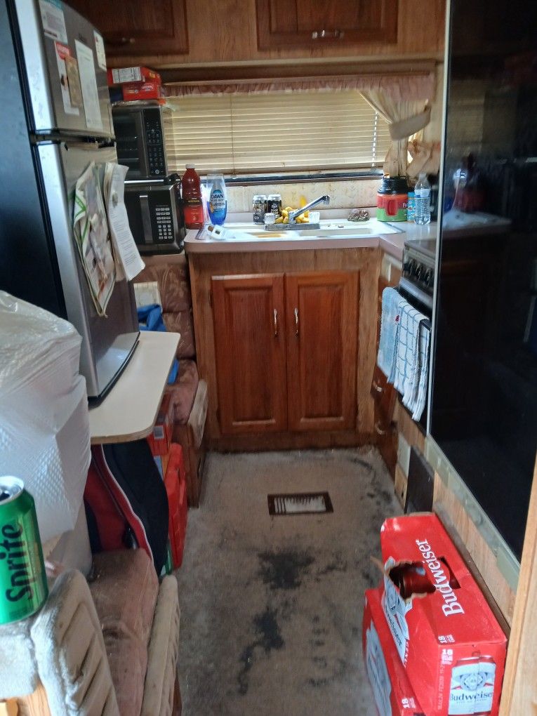 1989 Skyline 5th Wheel RV 28 ft. long