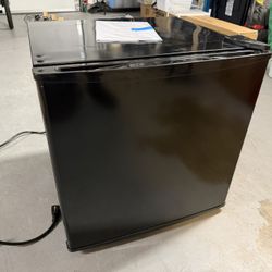 Mainstays 1.7 Cu Ft Compact Mini Refrigerator - Almost New