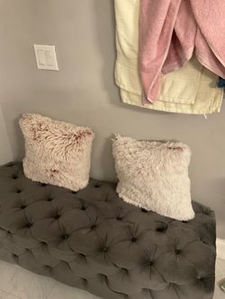 Gray Tufted Velvet Storage Bench – Stylish & Functional