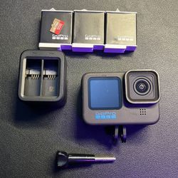 GoPro 11 - 3 Batteries- Memory Not Included