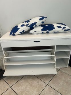 Shoe rack + free 2 pillows
