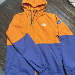 THE NORTH FACE OUTWEAR JACKET WIND BREAKER SIZE M COLOR ORANGE/PURPLE
