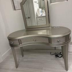 Vanity Desk