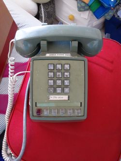 Antique Phone $10