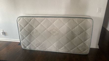 Twin matress