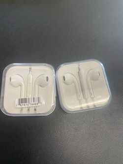 Apple Earbuds Aux Brand New