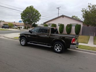 2015 Dodge ram Laramie 5.7 hemi fully loaded