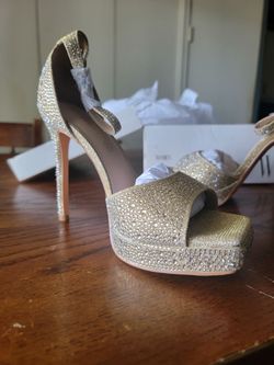 Paris Hilton sz 7.5