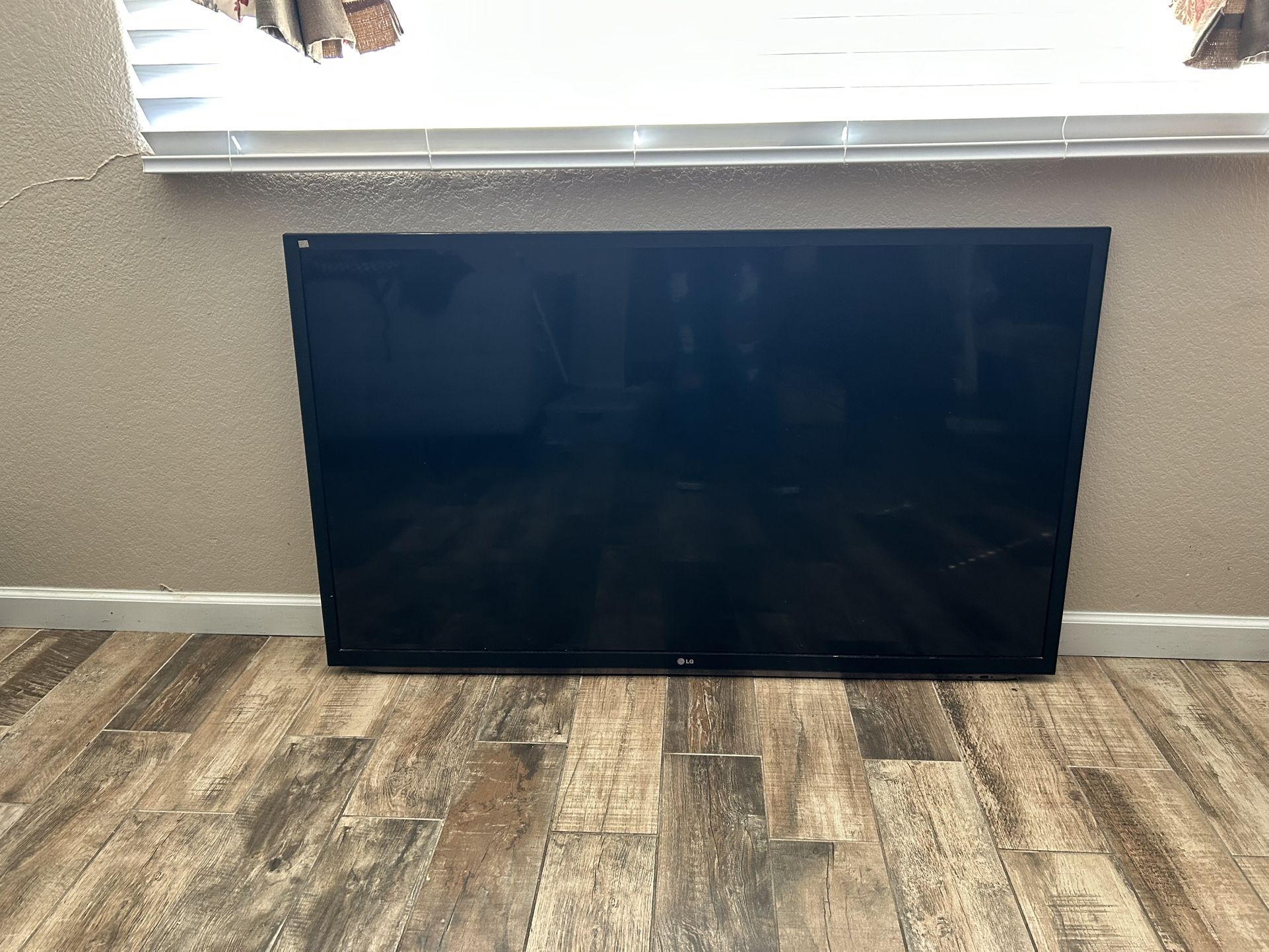 LG TV $20 (no Coax) Has HDMI 