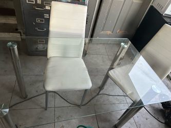 Mesa de cristal con 2 sillas
