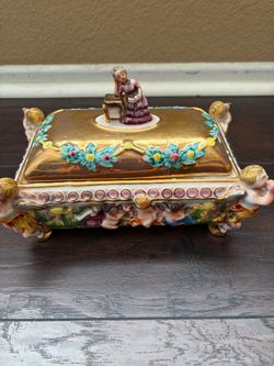 Capodamonte box