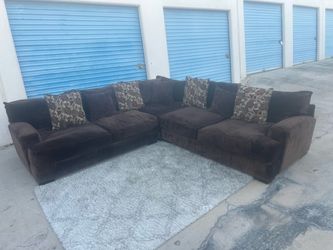 Free Delivery 🚚 Brown Velvet Sectional/ Sala Seccional Cafe De Terciopelo