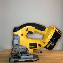 DEWALT CORDLESS JIG SAW with Battery and Charger 